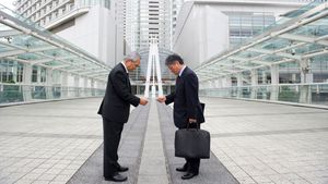 Work in Japan: Guide, Tips, Insights, and Essential Resources for Foreign Professionals